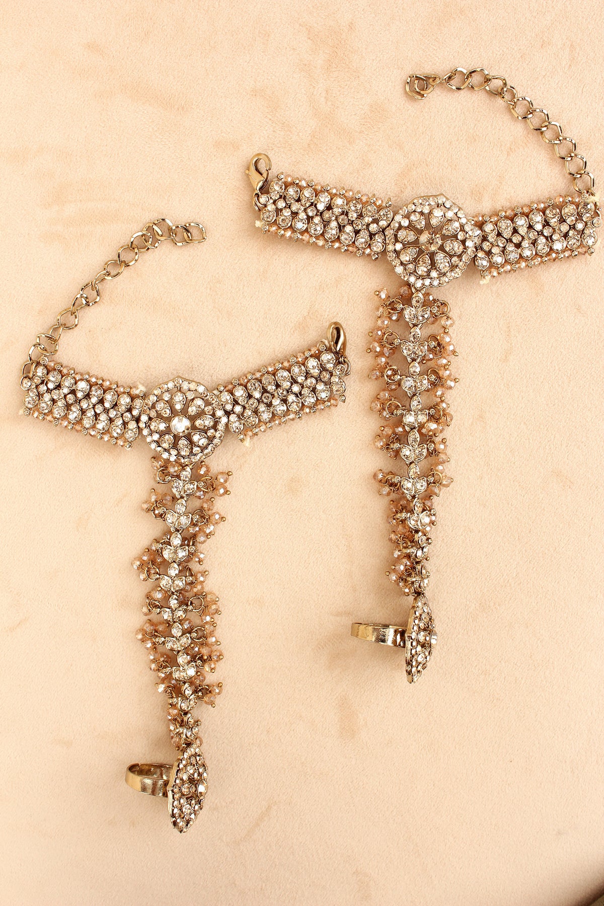 Full Bridal Necklace Set In Gold Polish And Small Details Attached With Crystal Beads (BS007-Golden)
