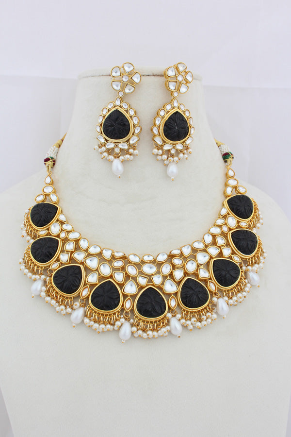 Black Kundan Necklace Set With Matching Earrings(IGNK008)