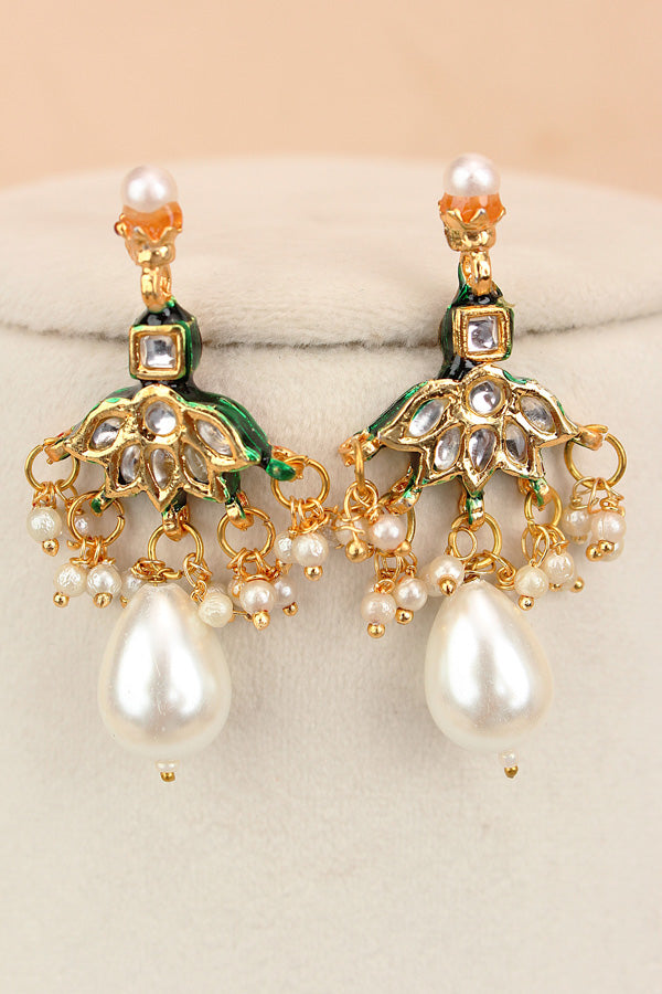 White Colour Cat Eye Pearls With A Shiny Finish And Kundan Look Pendants Attached (MA007-W)