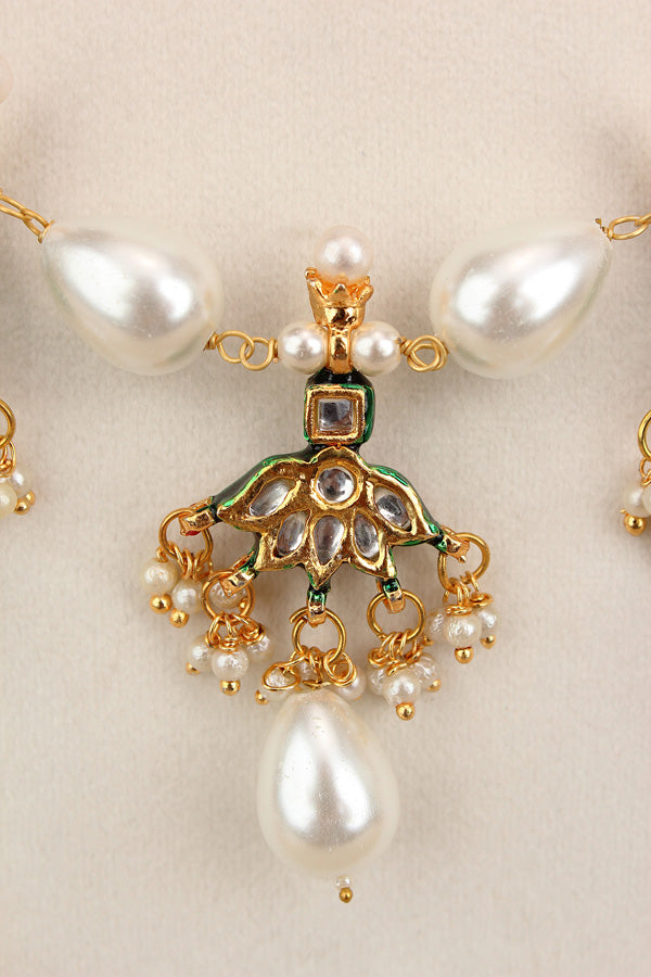 White Colour Cat Eye Pearls With A Shiny Finish And Kundan Look Pendants Attached (MA007-W)