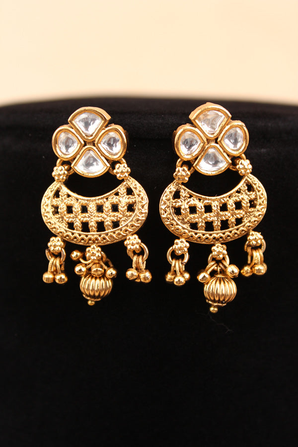 Mangalsuta With Kundan And Gold Plated Also Matching Earrings With Beads Attached (MS011)