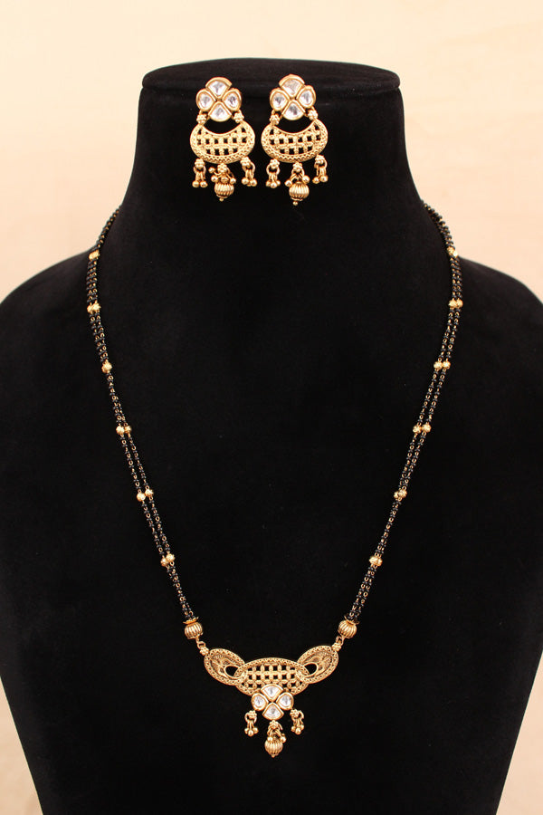 Mangalsuta With Kundan And Gold Plated Also Matching Earrings With Beads Attached (MS011)