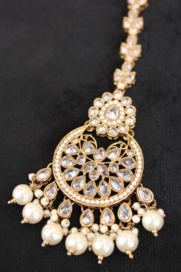 Tikka In Mehndi Polish With Reverse AD stones Also With White Pearls And Beads Attached (T006-W-Polki)