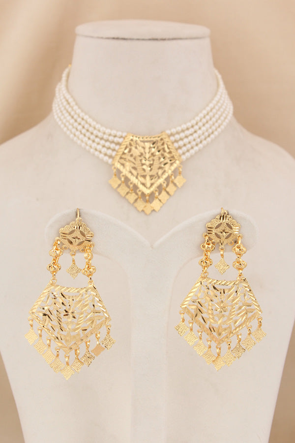 Gold Plated Punjabi Jadau Choker Necklace With White Pearls With Earrings And Tikka (IGPJCS001)