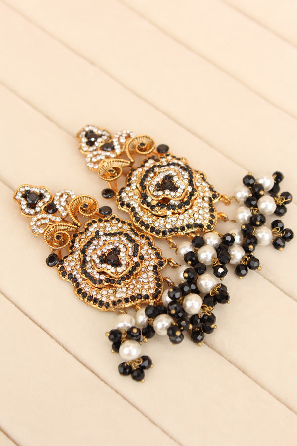 Pakistani Fashionable Choker Set With Flower Design And Black Colour Stones With Matching Large Earrings (IGPKCS001)