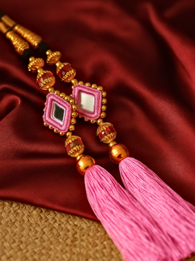 Beautiful paranda an hair accessories available in Denmark