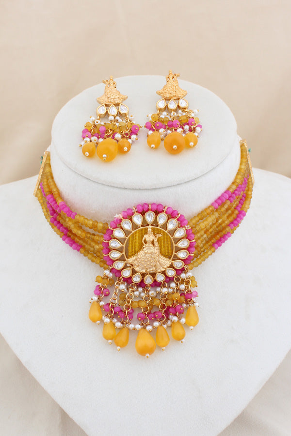 Temple Kundan Choker Necklace With Center Design And Yellow Colour Pearls And Matching Earrings (CKS005Y-Kundan)