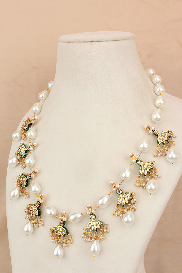 White Colour Cat Eye Pearls With A Shiny Finish And Kundan Look Pendants Attached (MA007-W)