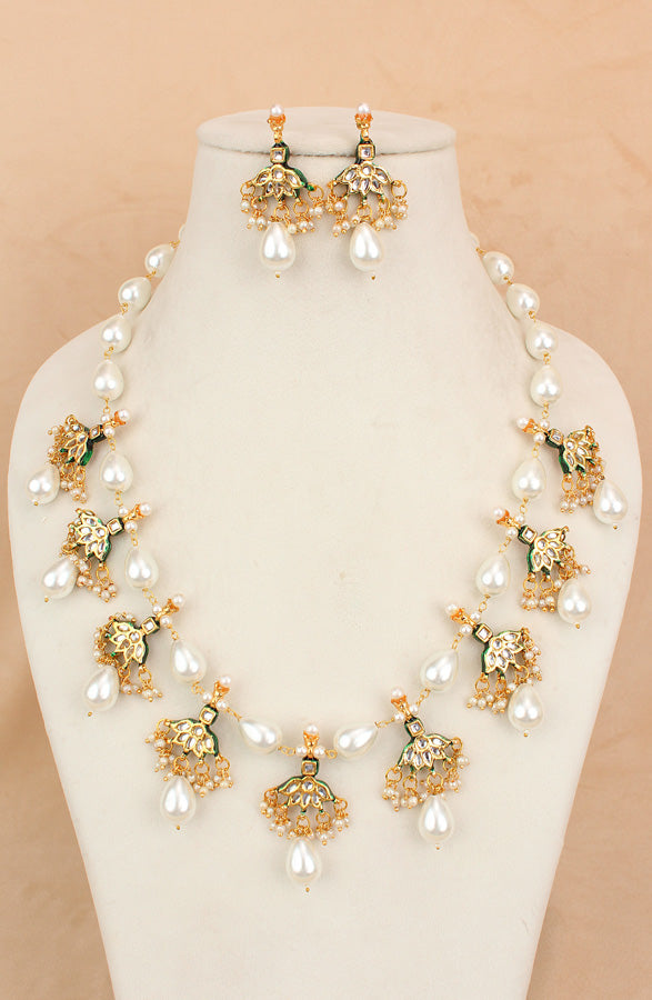 White Colour Cat Eye Pearls With A Shiny Finish And Kundan Look Pendants Attached (MA007-W)
